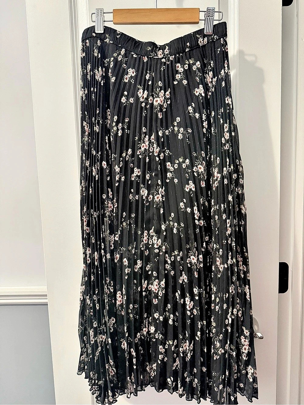 Abercrombie & Fitch Floral Pleated Maxi Skirt Black & Pink Medium